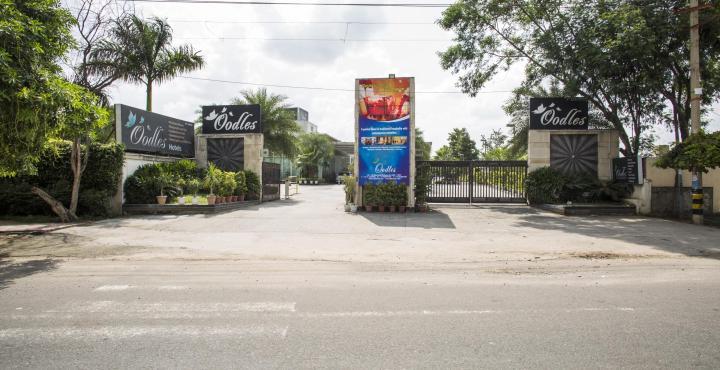 Oodles Hotel Neu-Delhi Exterior foto