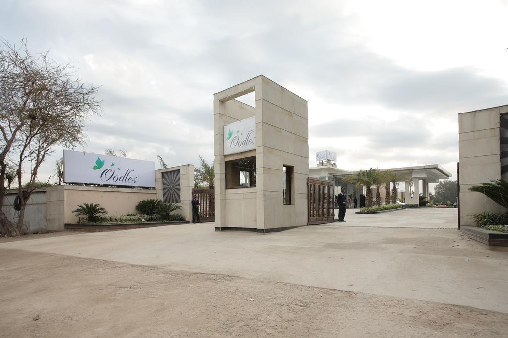 Oodles Hotel Neu-Delhi Exterior foto